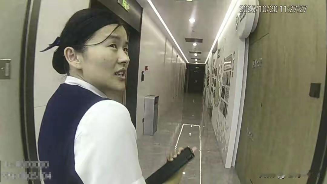 2. 杭州84岁老人险遭电信诈骗 700万差点没了：84岁陈奶奶遇电信诈骗，要赎