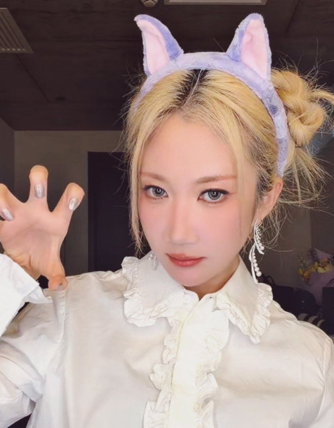 乃万直播一开就是宠 乃万直播间一开启，便似开启了一场宠粉盛宴。亲手制作的手串作为