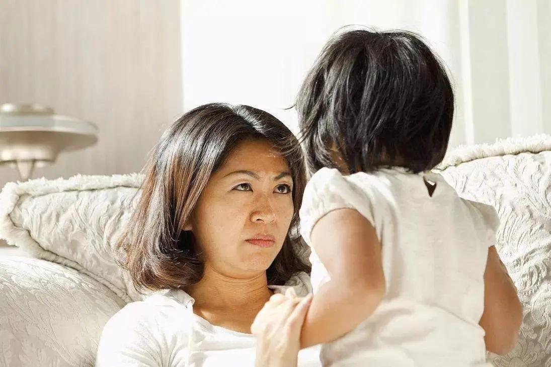 家有男儿，育儿须守四大原则
教育男孩确实是一个既重要又充满挑战的任务，因为男孩在