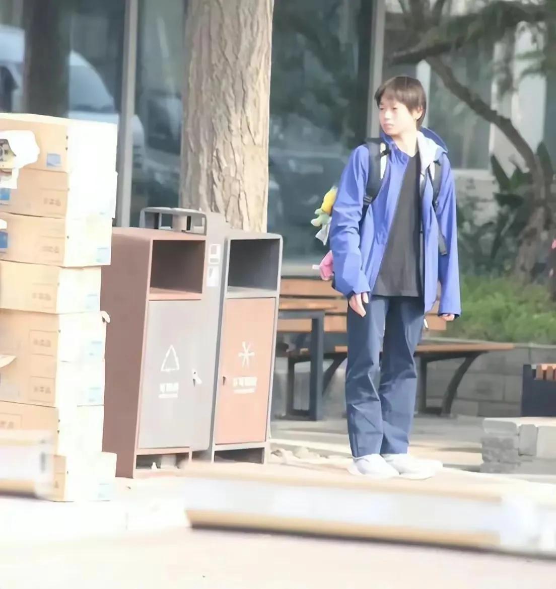 全红婵已经回北京训练啦！陈若琳骑电动车接全妹回训练场，可可爱爱的真是师徒情深！
