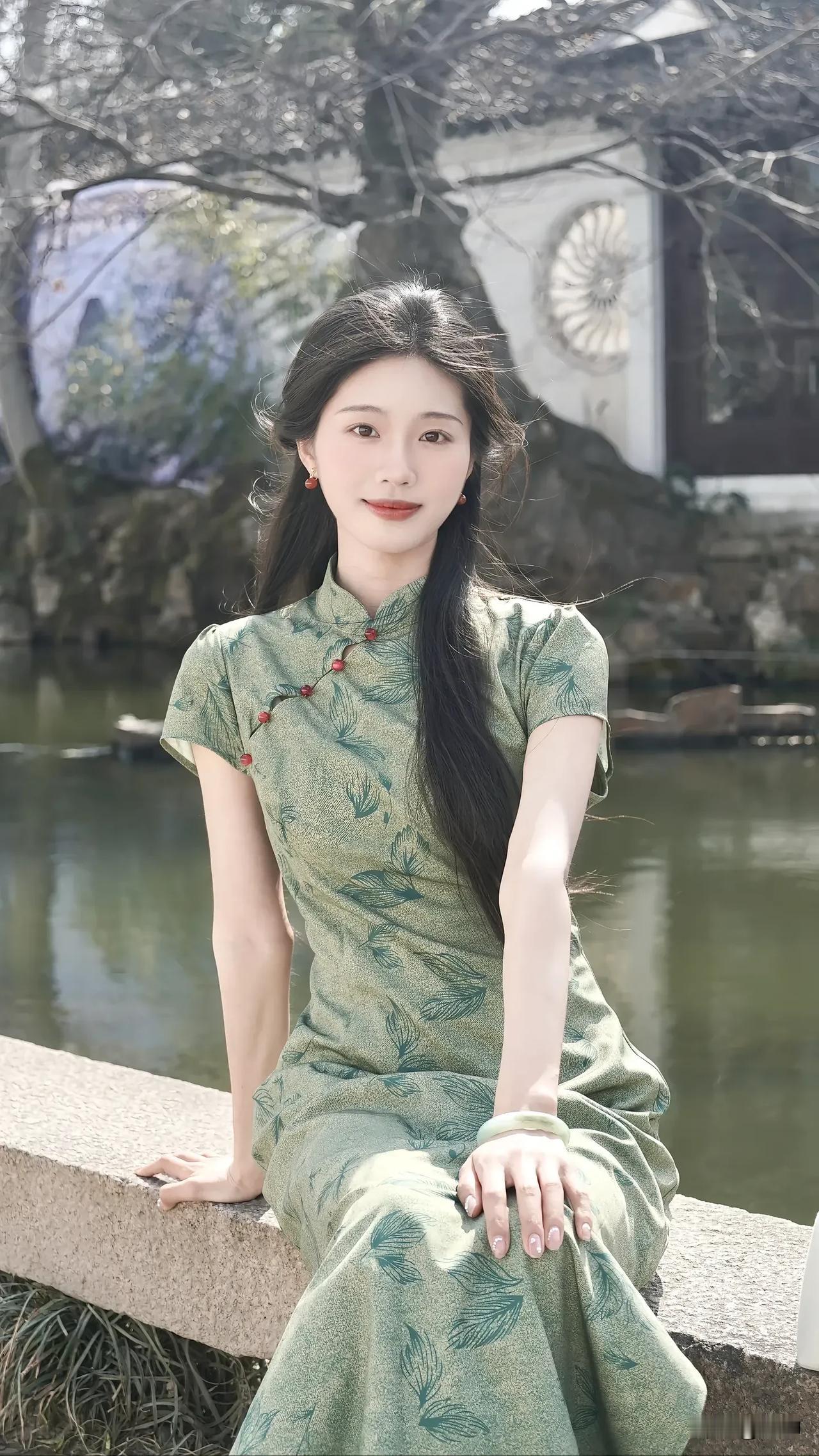 看春光
咿呀咿呀摇摇晃
江南美女旗袍 江南旗袍照 温柔风国风旗袍 江南旗袍故事感