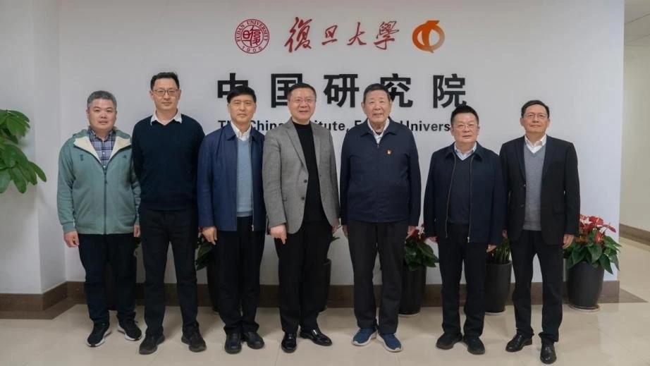 张维为教授的研究院又来客人了，来的不是别人，来的是军事专家罗援。
张维为教授心中