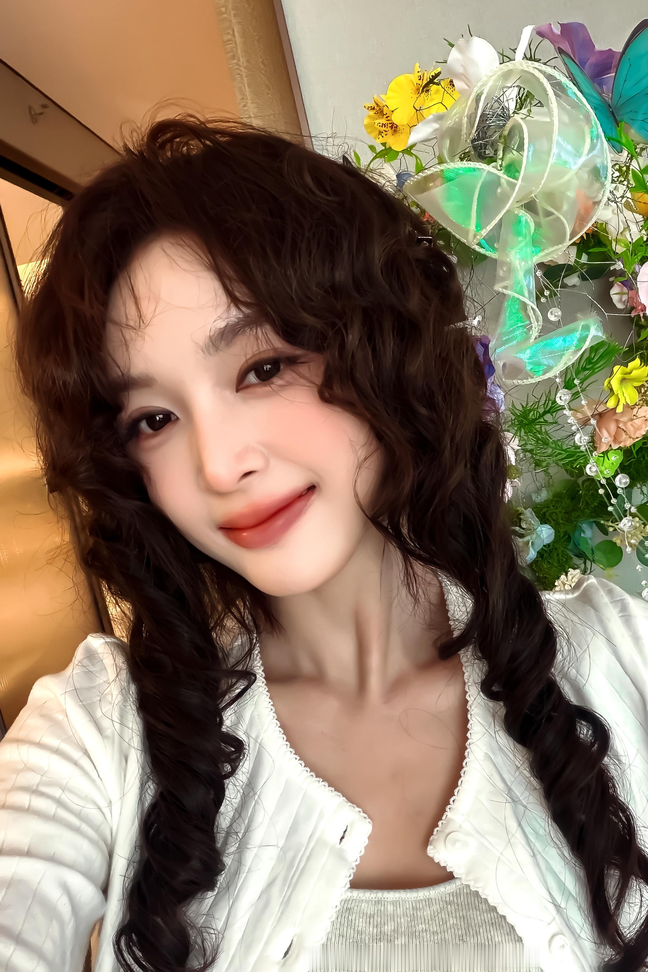 吴宣仪 · 𝘽𝙚𝙩𝙩𝙮 