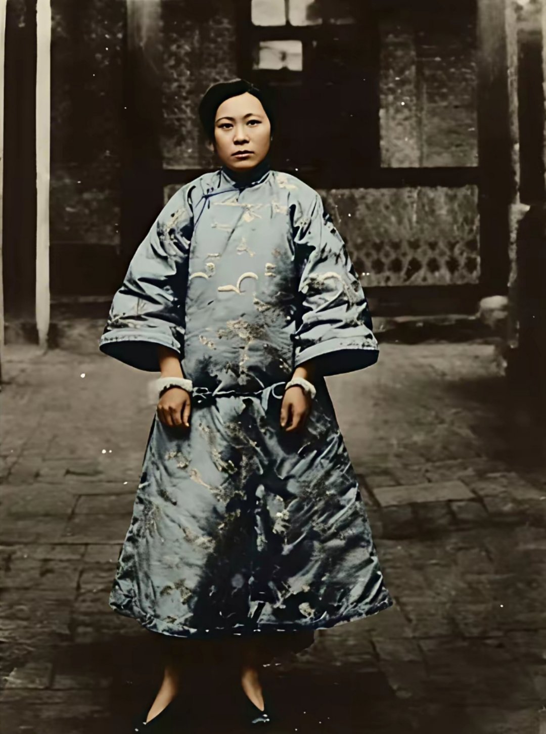 1925年，24 岁的女匪首驼龙（原名张素贞）落网，这是她在长春行刑前拍摄的照片