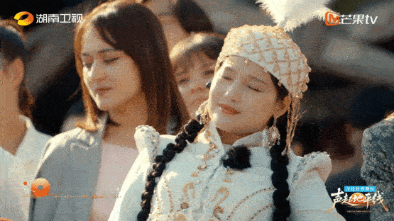 杨幂生万物主题曲感动外国观众 从剧集到舞台，《一穗沉土，一岁沉浮》再次破防全场，