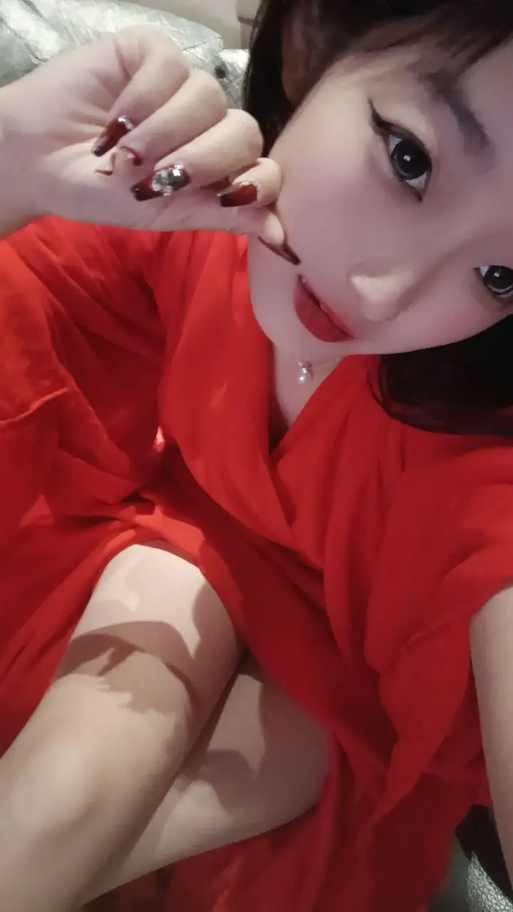 我爱你到骨子里 你可否嗅到我的香气。