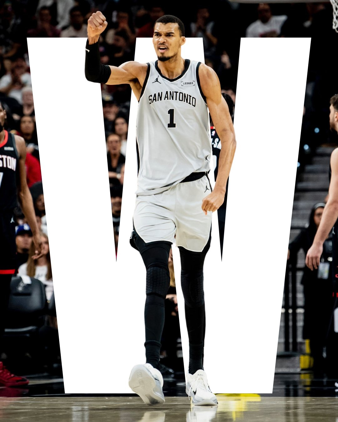 马刺战胜火箭文班亚马外星生物下凡尘 马刺145-120大胜火箭，文班亚马29分8