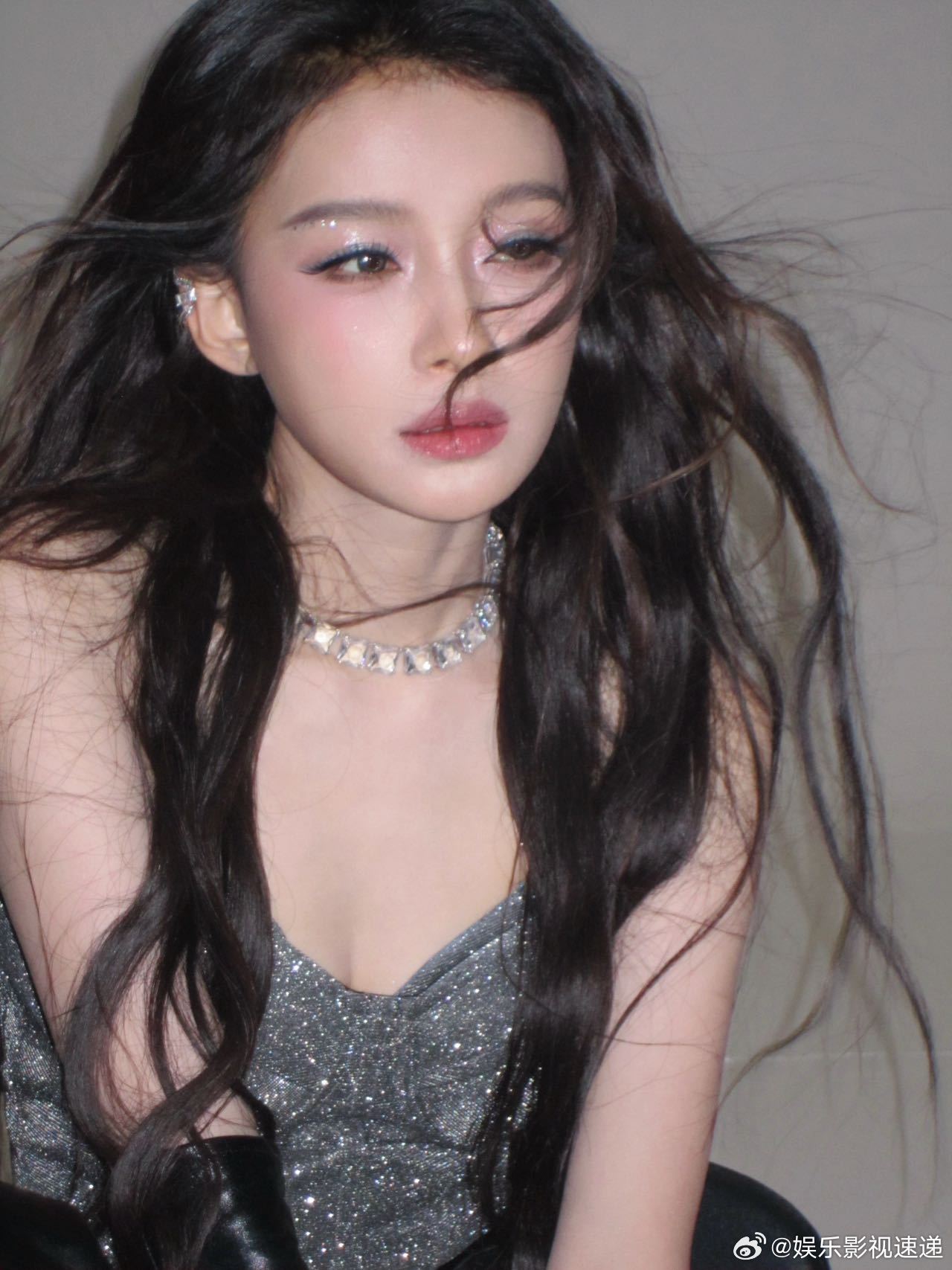 孙怡 好美的洋娃娃乘风2026 孙怡这套造型真的太惊艳了，身材比例好到像建模。黑