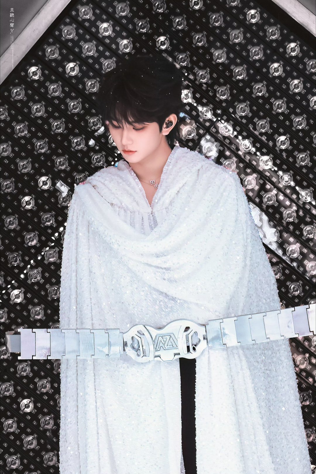 穆祉丞亲吻枫叶“和穆祉丞一起吧”这也太帅了🥹🥹大帅哥好会媚粉啊🧡💖 