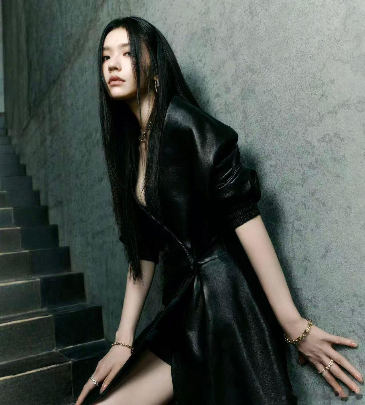 林允惊人的腿长和比例林允惊人的腿长和比例，不愧是地表最强169林允地表最强169