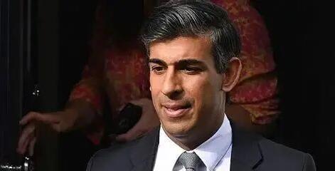 英国前首相苏纳克10月18日在社媒发文宣称：中国的目标是让世界依赖中国，而中国不