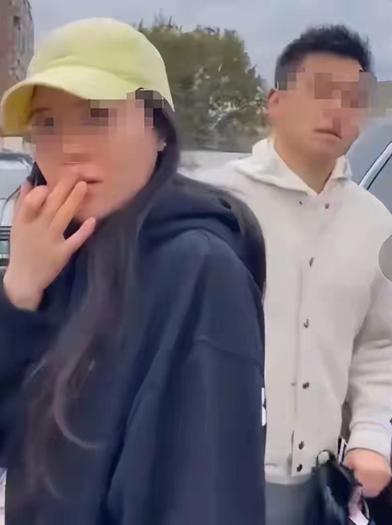 世上要是有后悔药
许晟骜指定冲在最前面
不是后悔不该找王文杰，而是后悔出门没看黄