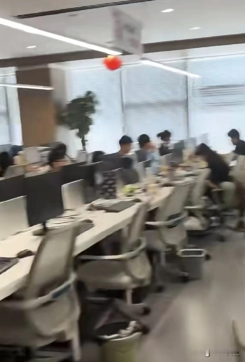 今天请假去某公认全国排名前三的中医院看颈椎，和同在该医院当医师的朋友（985本硕