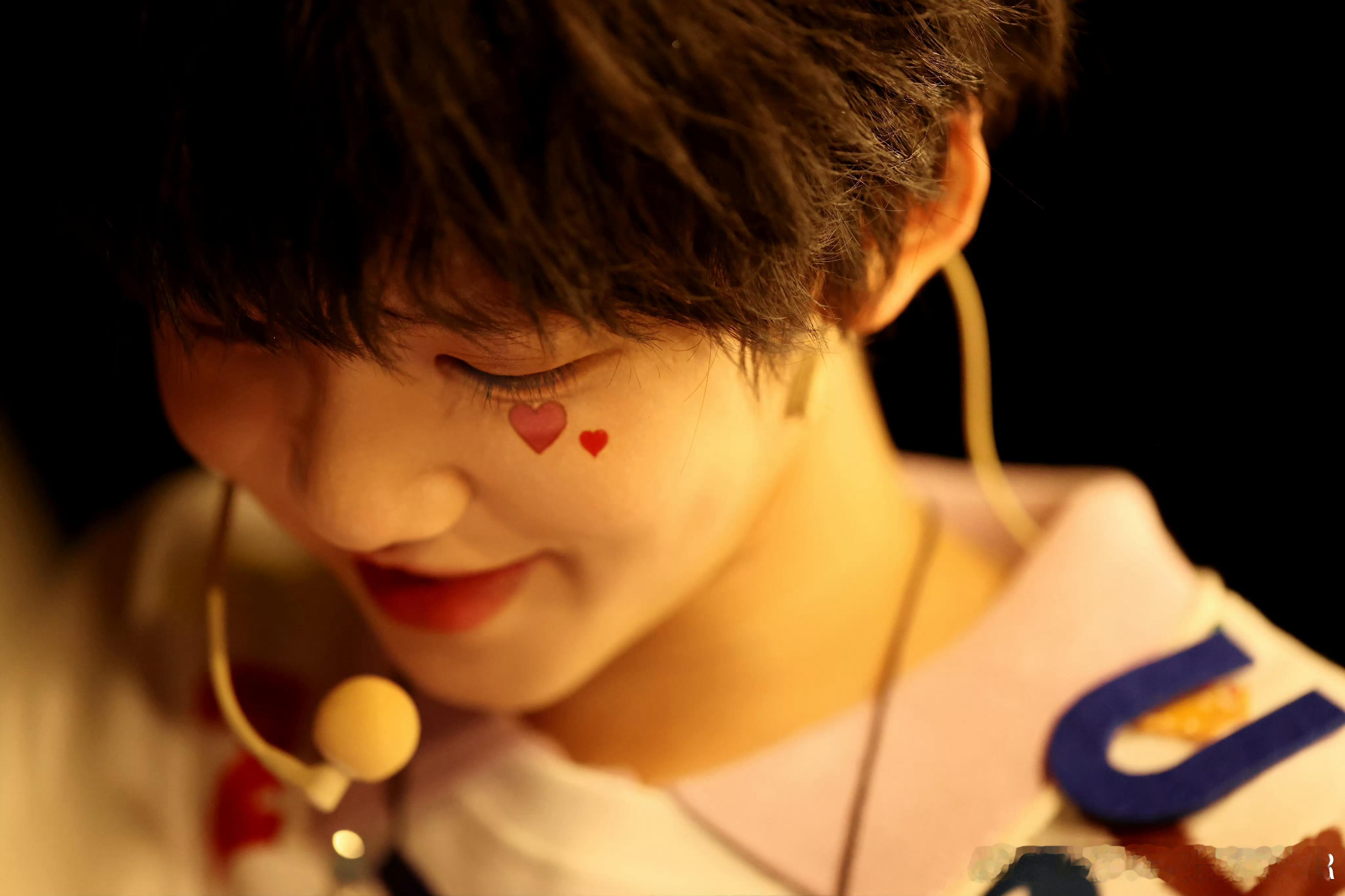 每当我想起你 世界突然安静 你也一样吗 