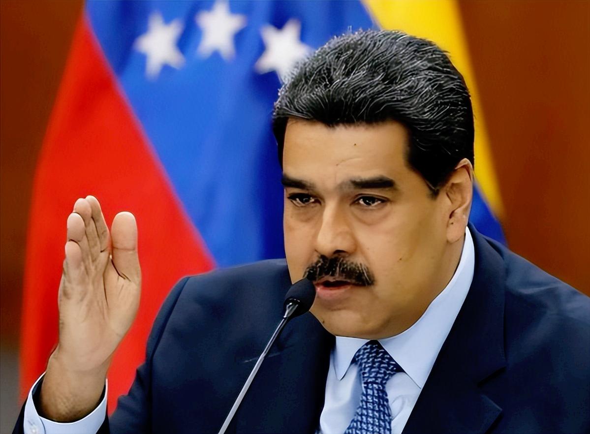 多国震动！美国直接动手将马杜罗和妻子押回美国受审，按照美方的说法，抓马杜罗是因为