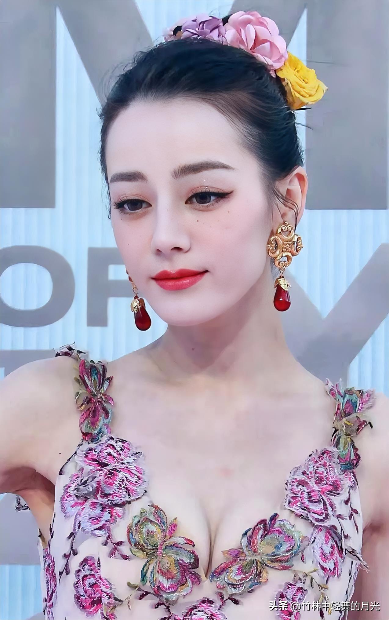 被迪丽热巴的清醒狠狠戳中！不婚不育不是躺平，搞事业才是女人的底气
 
内娱女星里