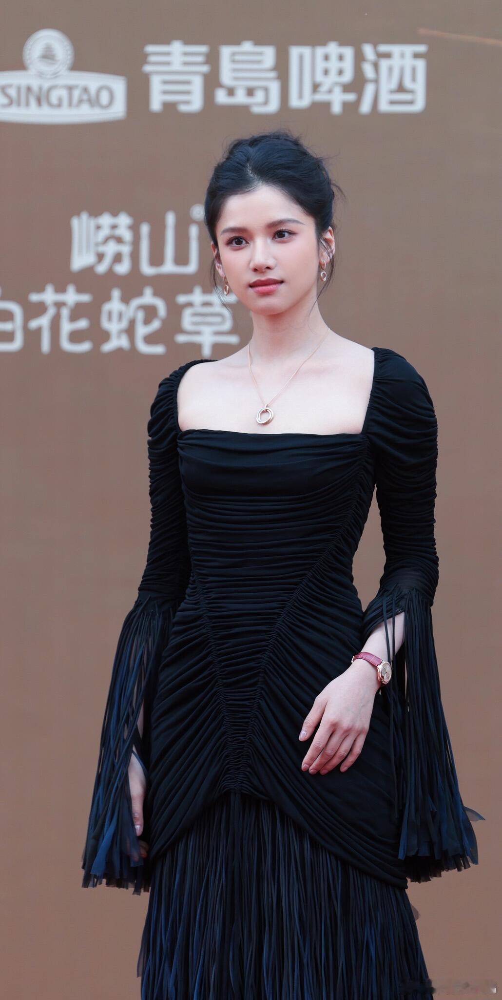 张婧仪章若楠生图 张婧仪章若楠好优越的两张脸[哇]对我眼睛太友好了… ​​​