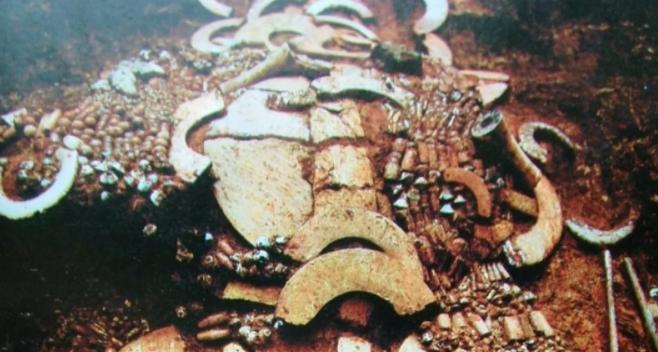 1993年，山西临汾晋侯小老婆的墓被挖开后，大家伙感到十分惊讶，按照墓中的规格，