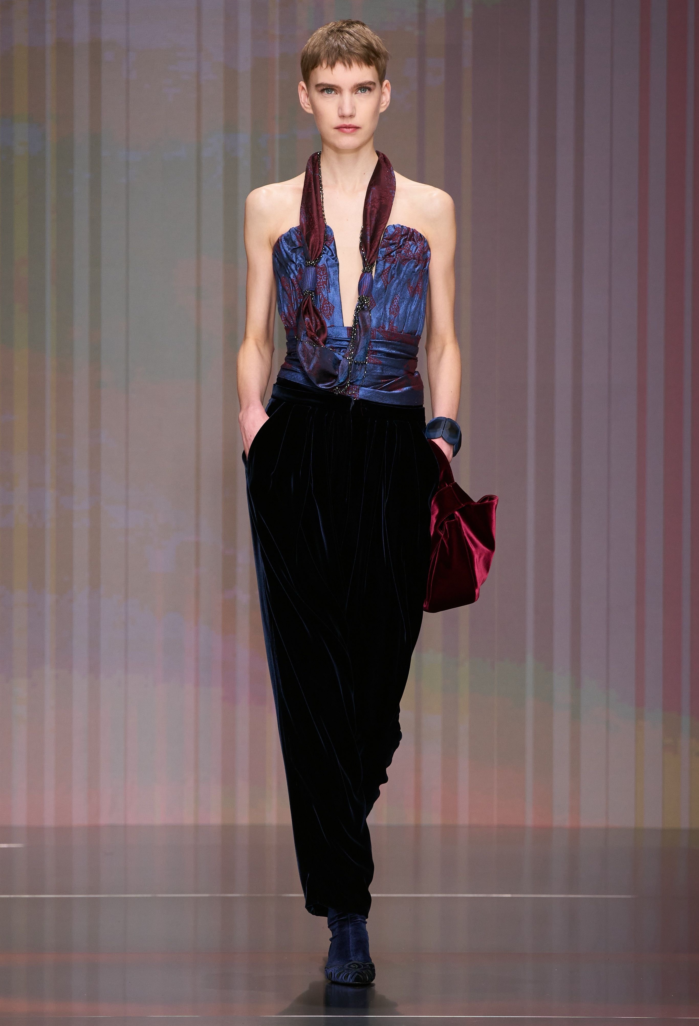 Giorgio Armani 2026 秋冬女装系列时装秀本季系列所勾勒的 Ar