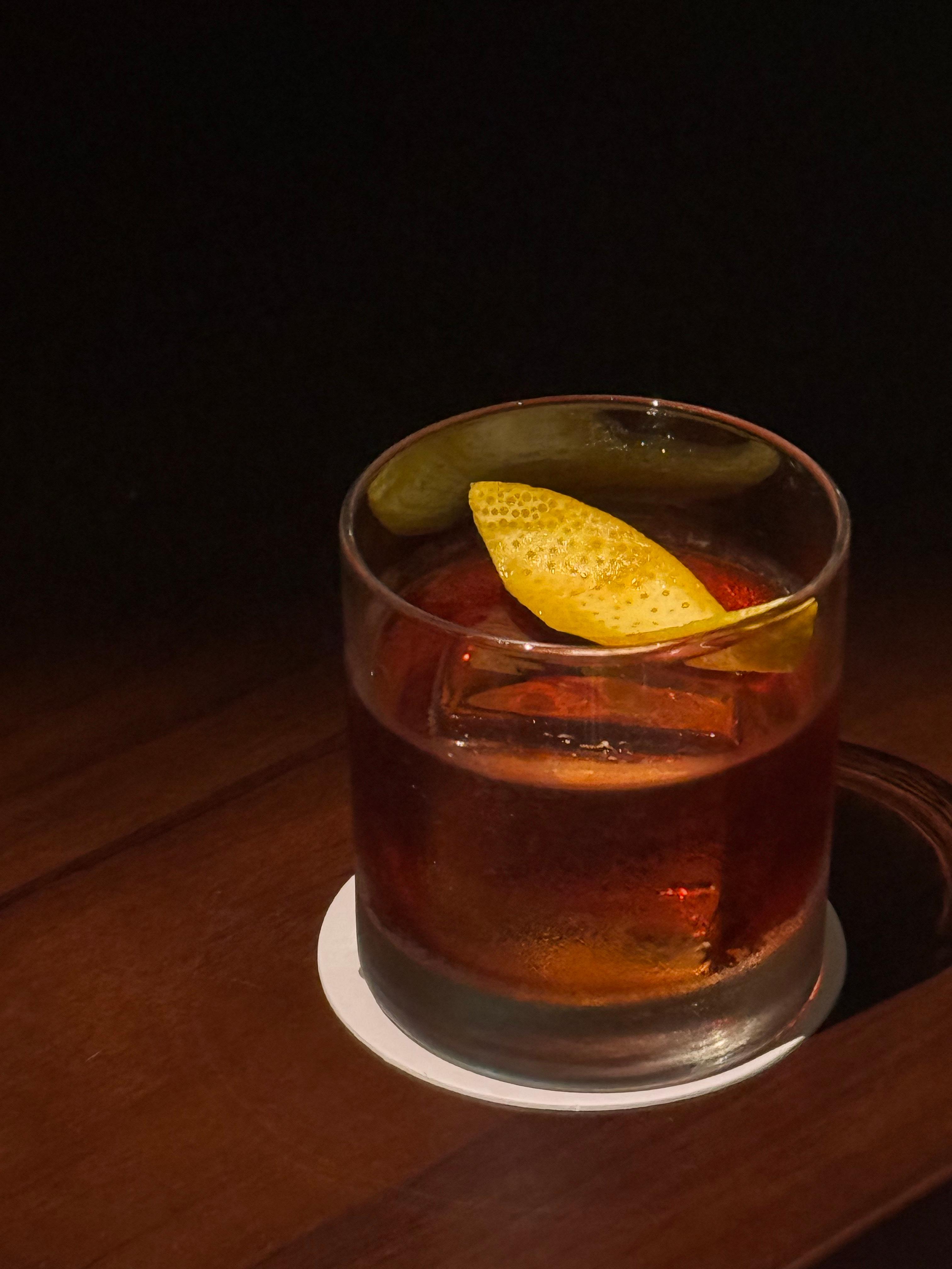 本周上四就休二放假完根本无心上班只想喝酒用两天的时间爱上了尼格罗尼，打算自己在家