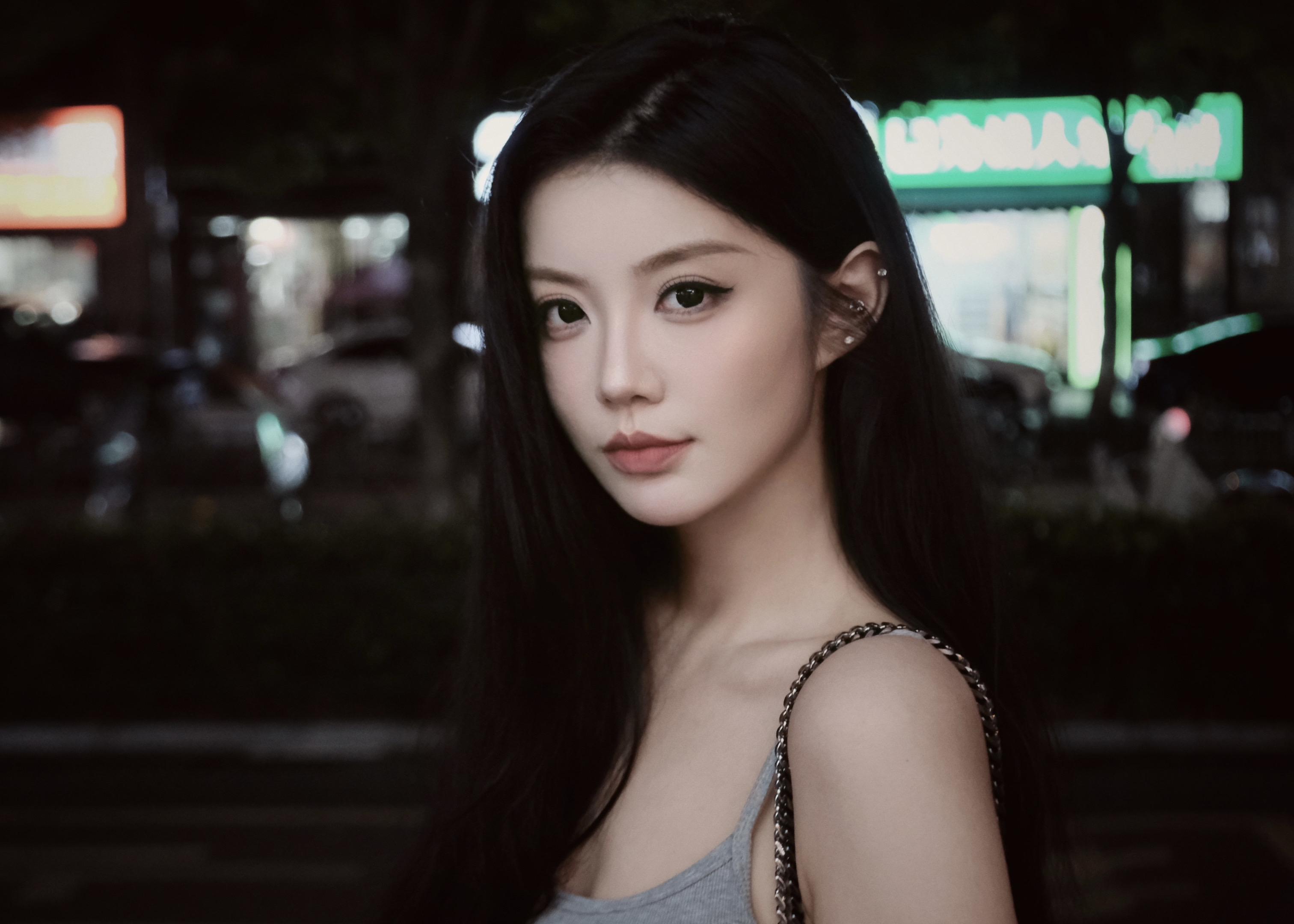 你透支我似水年华里的太多 我的爱 我的眼泪 我所有感性部分 我甘愿 我...