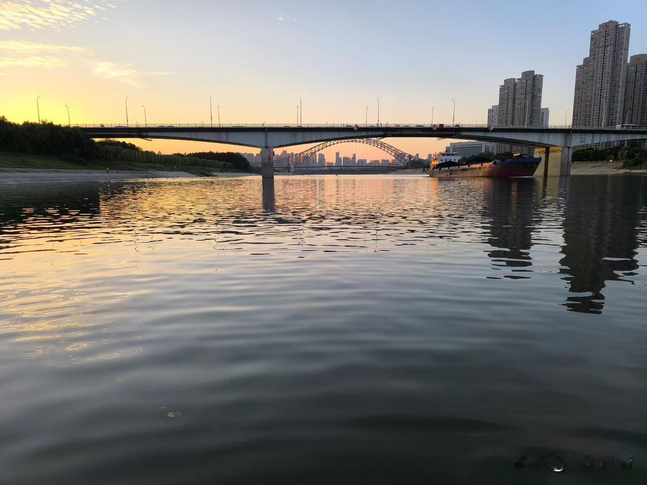 2025年湖北武汉两江风景照：1-7夏日汉江；8武汉天兴洲北侧长江，水平如镜；9