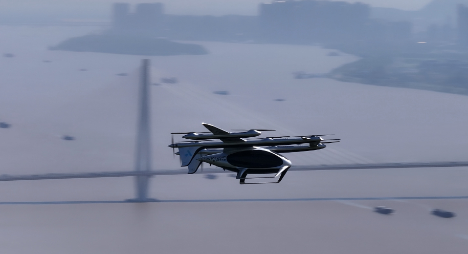 【峰飞航空完成吨级以上eVTOL“空中出租车”跨长江首飞】8月1日，峰飞航空盛世