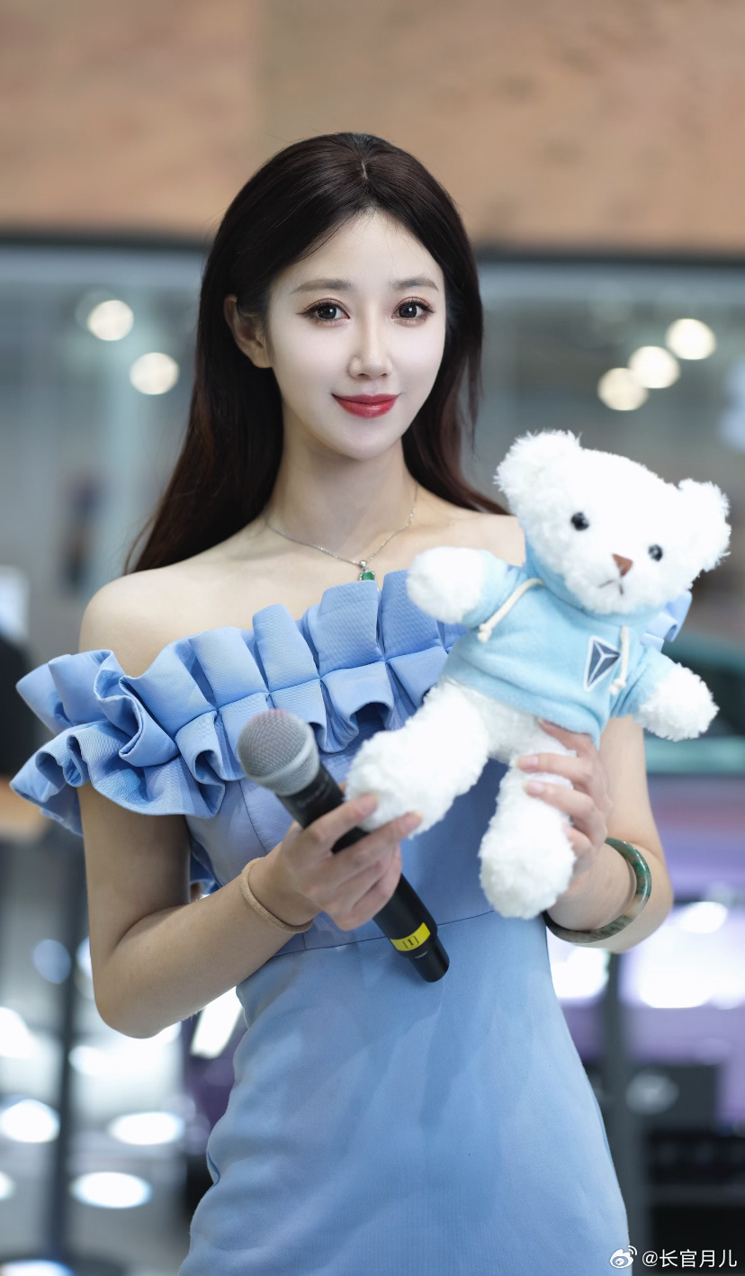 看车送娃娃啦。 