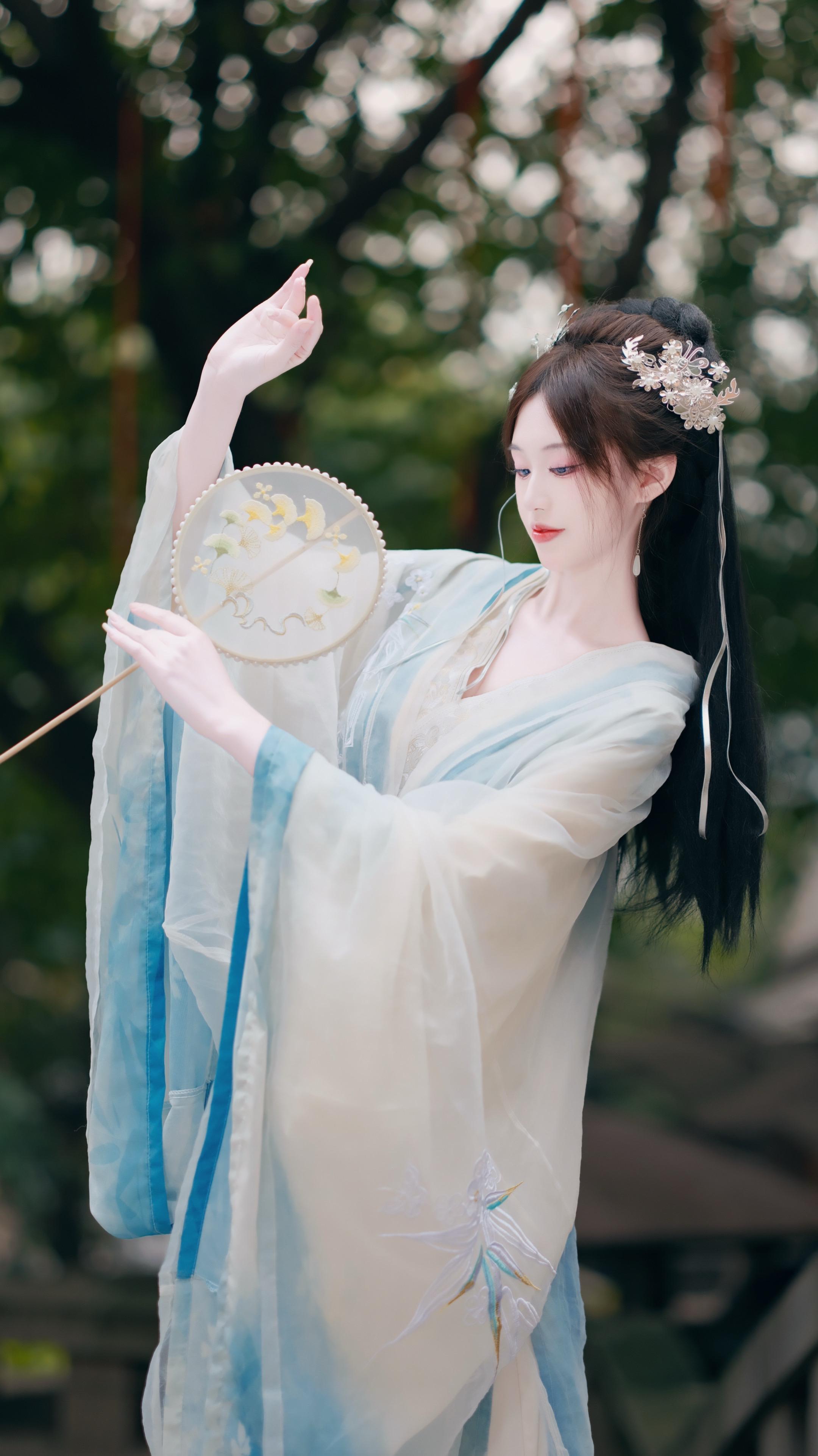 独坐小楼空对月，满目相思寄春风。     发古装库存啦！💖