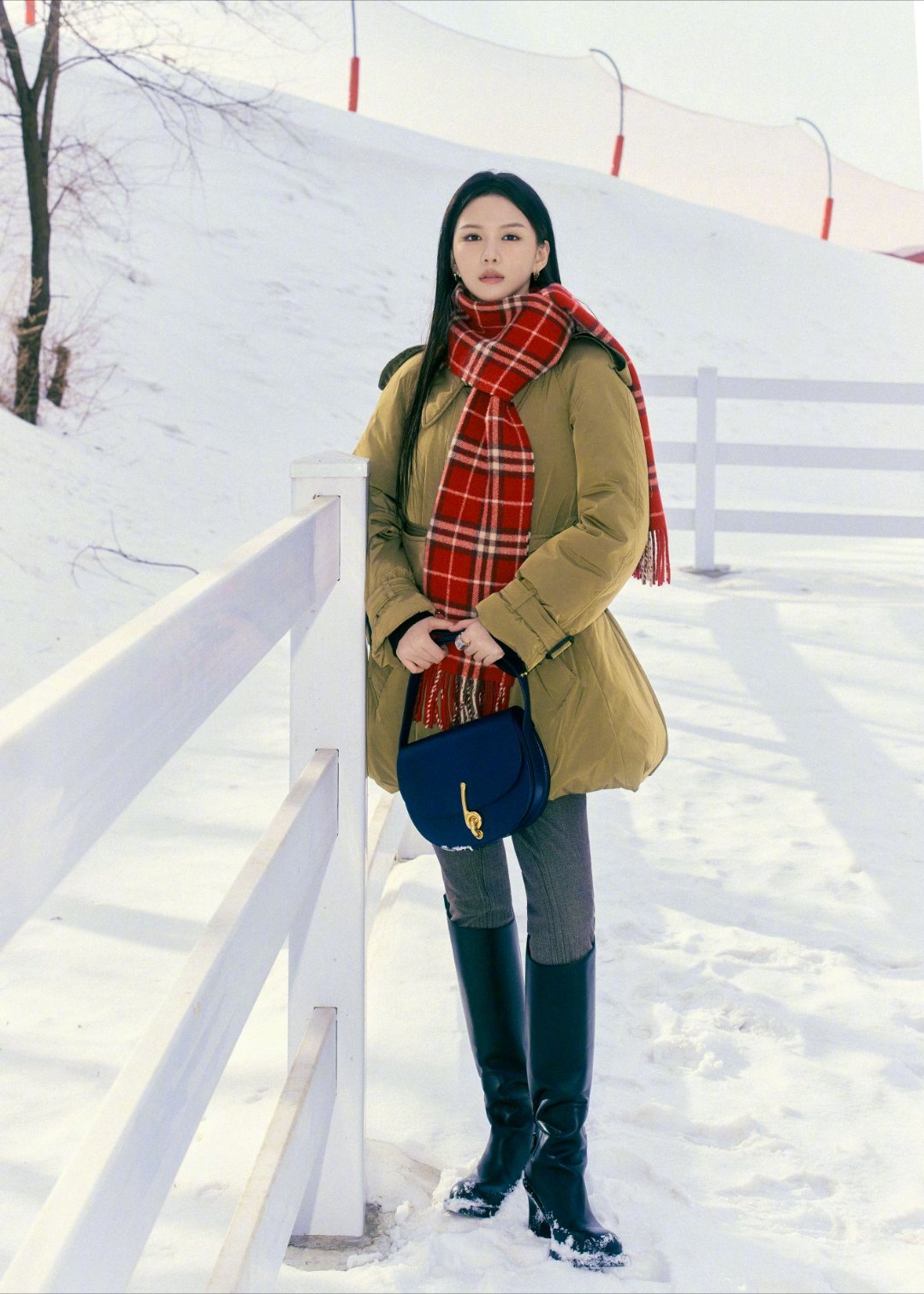 周子玄冬日韩剧时髦感叮咚！你的冬日女友上线啦这组雪地大片将氛围玩明白了～冷冽又温