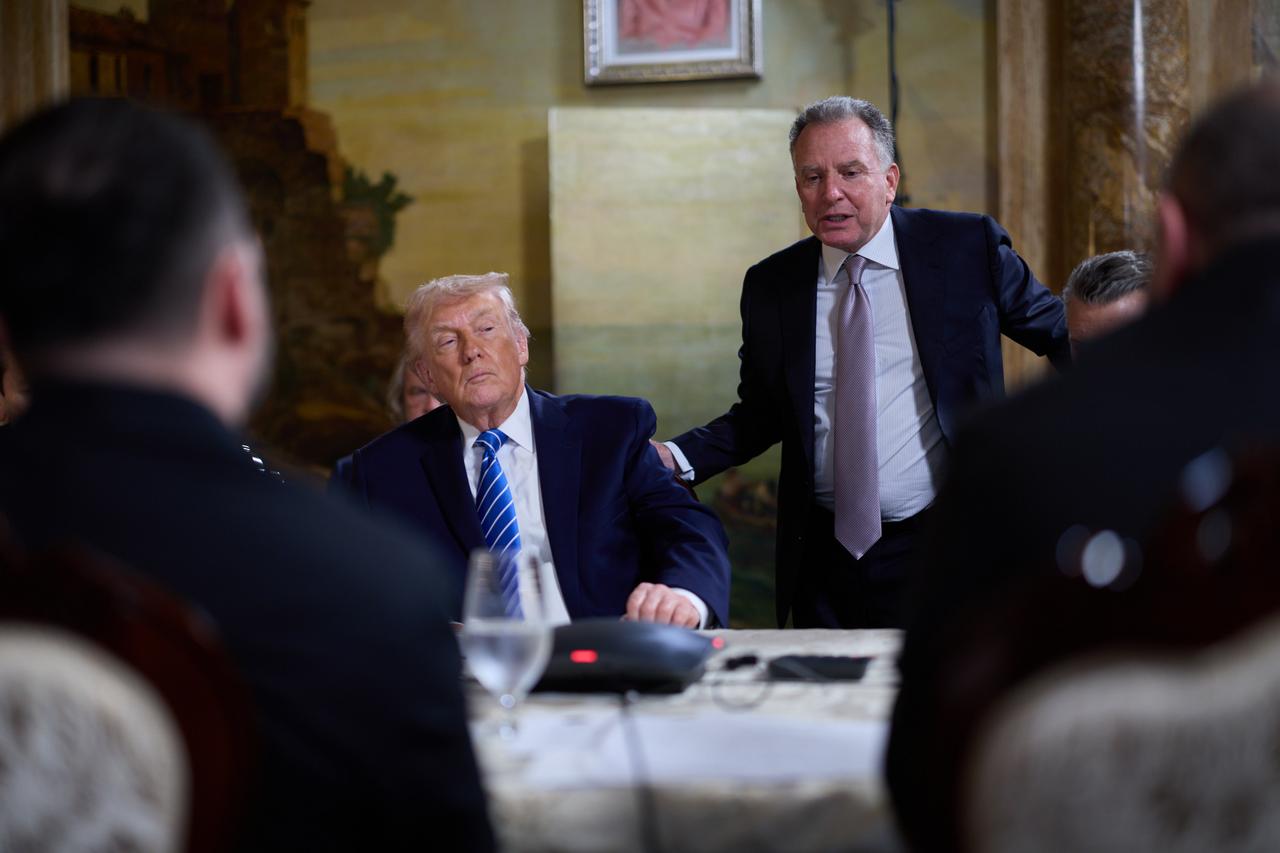 【特朗普称考虑将对乌克兰的安全保障延长至30-50年】
据乌克兰国家通讯社12月