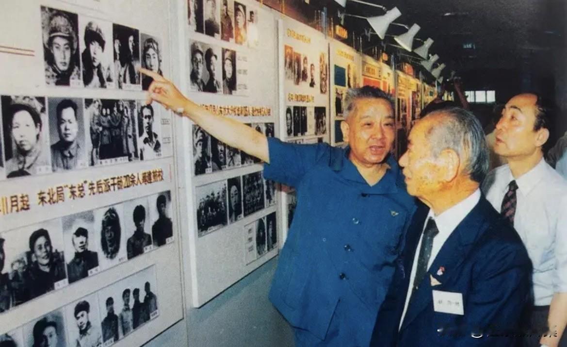 1986年，在东北老航校（东北民主联军航空学校）成立40周年的纪念活动中，时任中