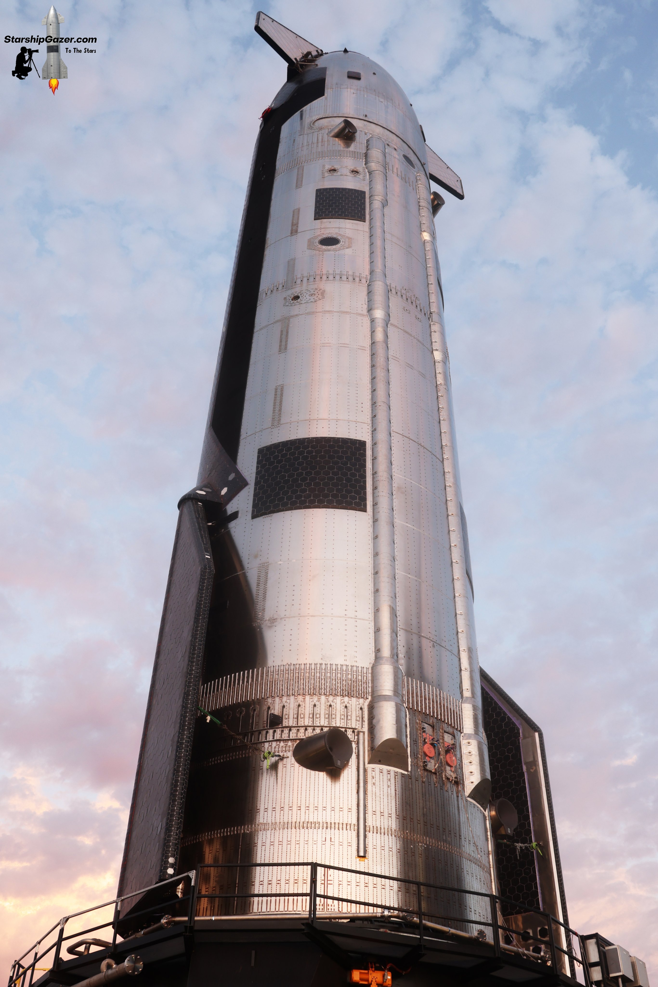 Ship 39已经从测试场返回制造区并准备安装星链模拟星。目前发射时间暂时没有变