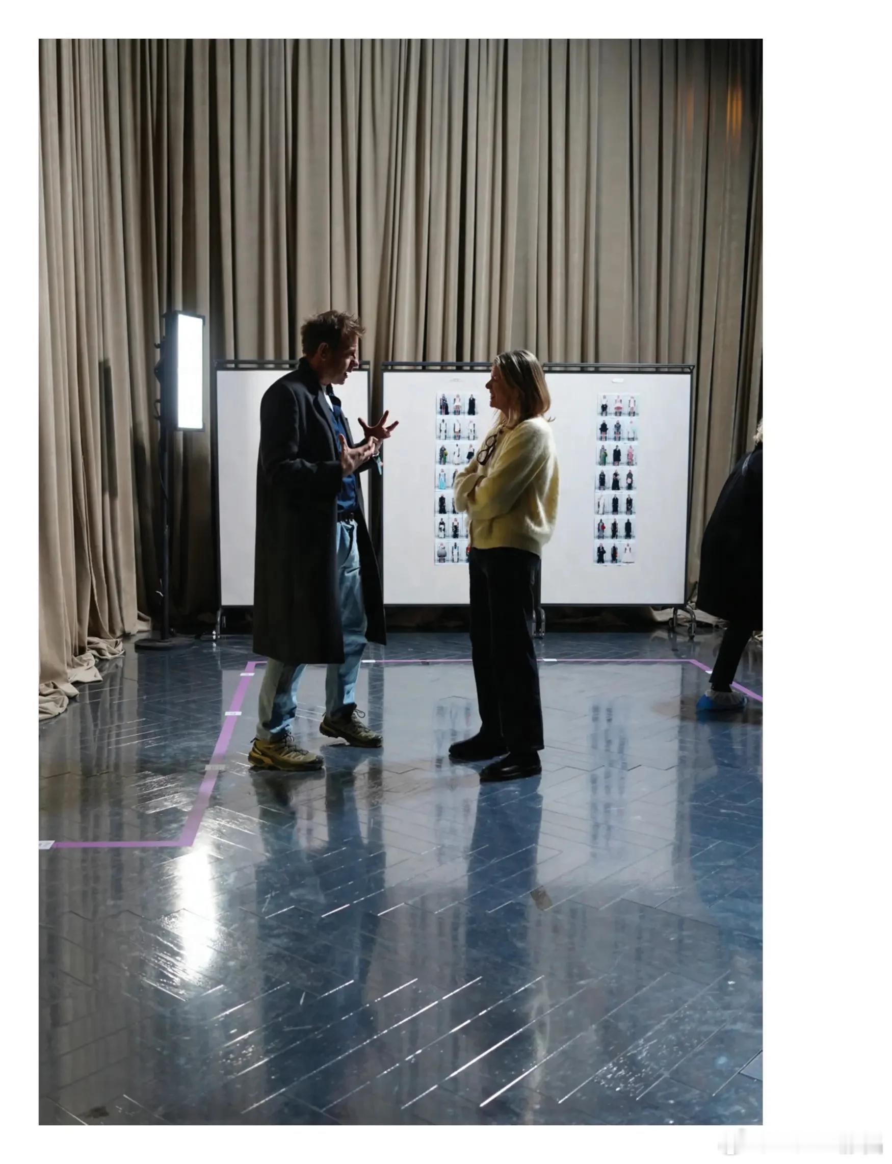 《Pop 》2026春夏季刊，把Dior高定秀的秀场后台照直接放上了杂志。 