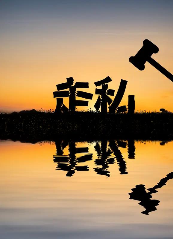 现在街头行骗的事儿还真不少，就说这假“大师”，带着一群托，在街头装神弄鬼骗钱。那