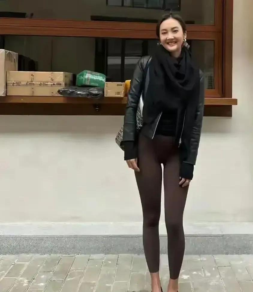 刷到这张图，我整个人都裂开了！这到底是哪位神仙姐姐？牛莉？巩俐？还是安吉丽娜·朱