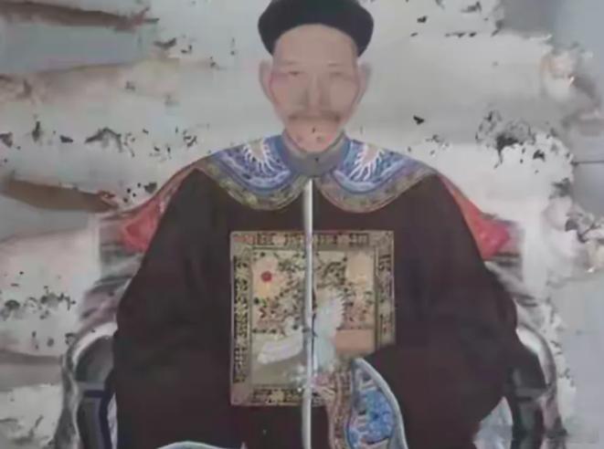 雍正年间，紫禁城懋勤殿里，时常回荡着轻微书声与戒尺敲击的 “嗒嗒” 声，这是弘历
