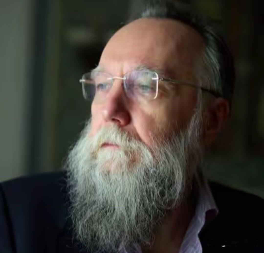 马杜罗被美军抓走，杜金急着拉中国趟浑水
 
美军深夜突袭委内瑞拉，马杜罗夫妇被抓