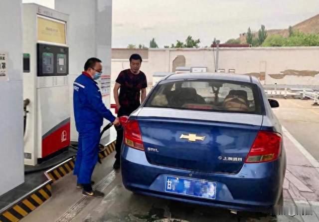 喜欢开油车的不用太担心，2027年开始，油车或将成为更多家庭首选