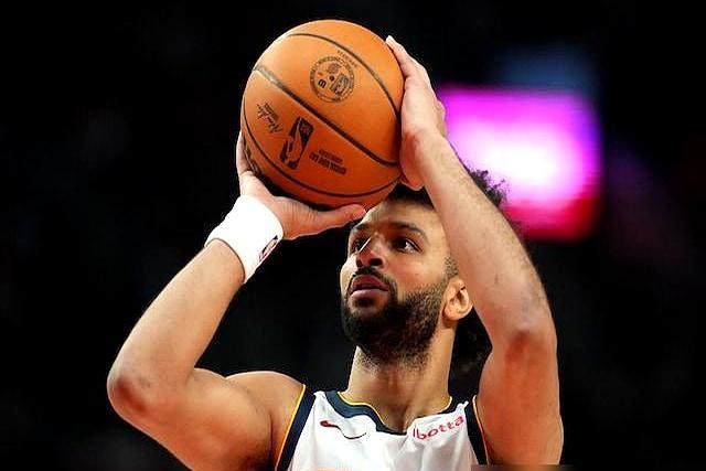 36岁哈登和28岁穆雷数据几乎一样，但一个能让烂队起死回生，一个只能在顶级巨星身