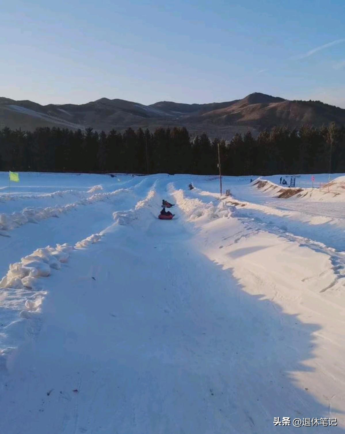 尤其是我们这里属于高海拔地区，有很多常年不化的积雪，所以说雪山也是比较多的，比如