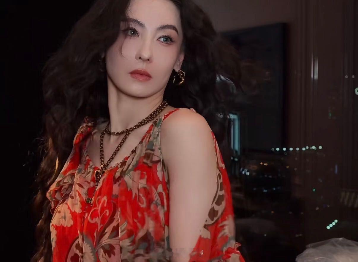 张柏芝 高能量人 张柏芝这是什么人间充电宝体质！从扛行李到记全队愿望清单，活还没