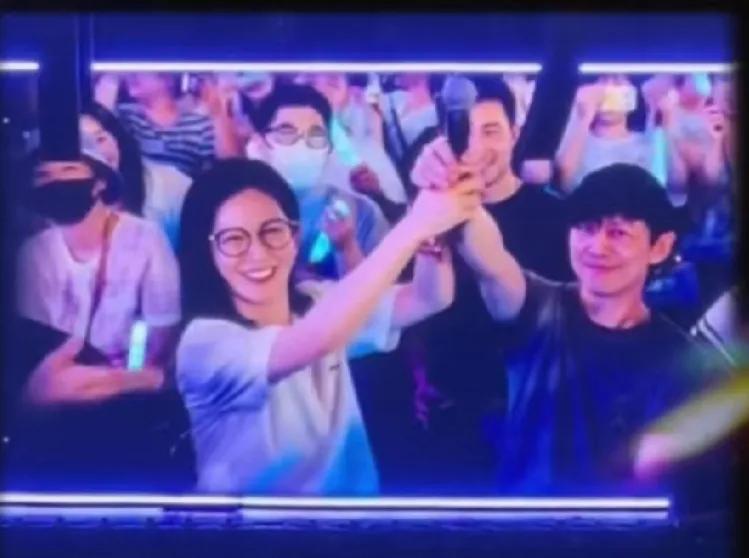 何炅谢娜突然引发了热议！
8月6日，何炅谢娜突然引发了热议，起因是久未合体的两人