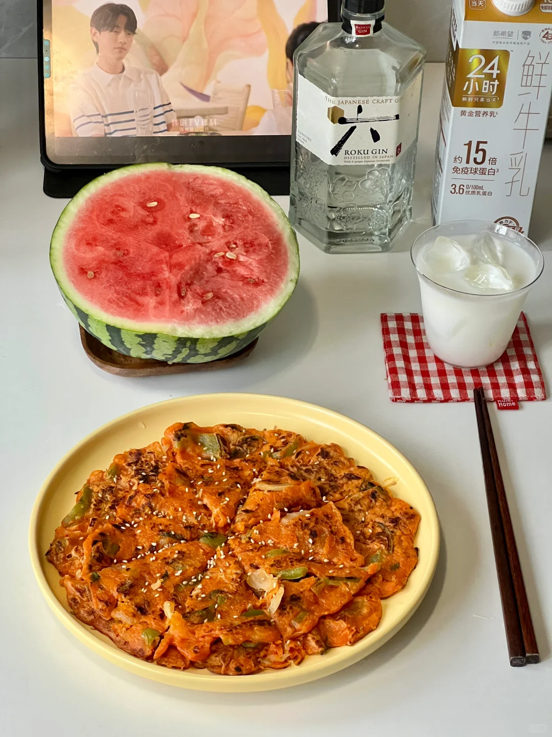 独酌晚餐🥛泡菜饼🌶️鲜奶金酒