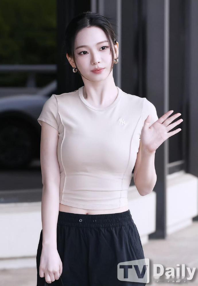 柳智敏今日出发上海活动 