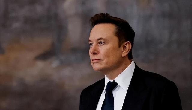 马斯克发出了迄今为止最严厉的警告：“不要触碰中国的底线！”他预言，随着中国经济规