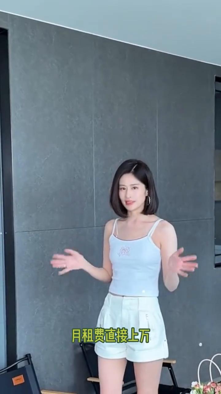 又是羡慕女明星的一天。颖儿因为拍戏要在昆明待半年，就直接租了昆明滇池边山海湾八号