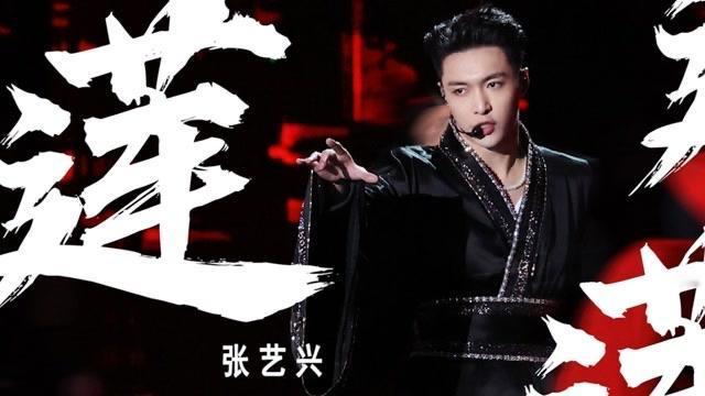 四大唱跳男神：檀健次、张艺兴、王一博和王嘉尔，各占一个方向。
这四大舞神，舞种不