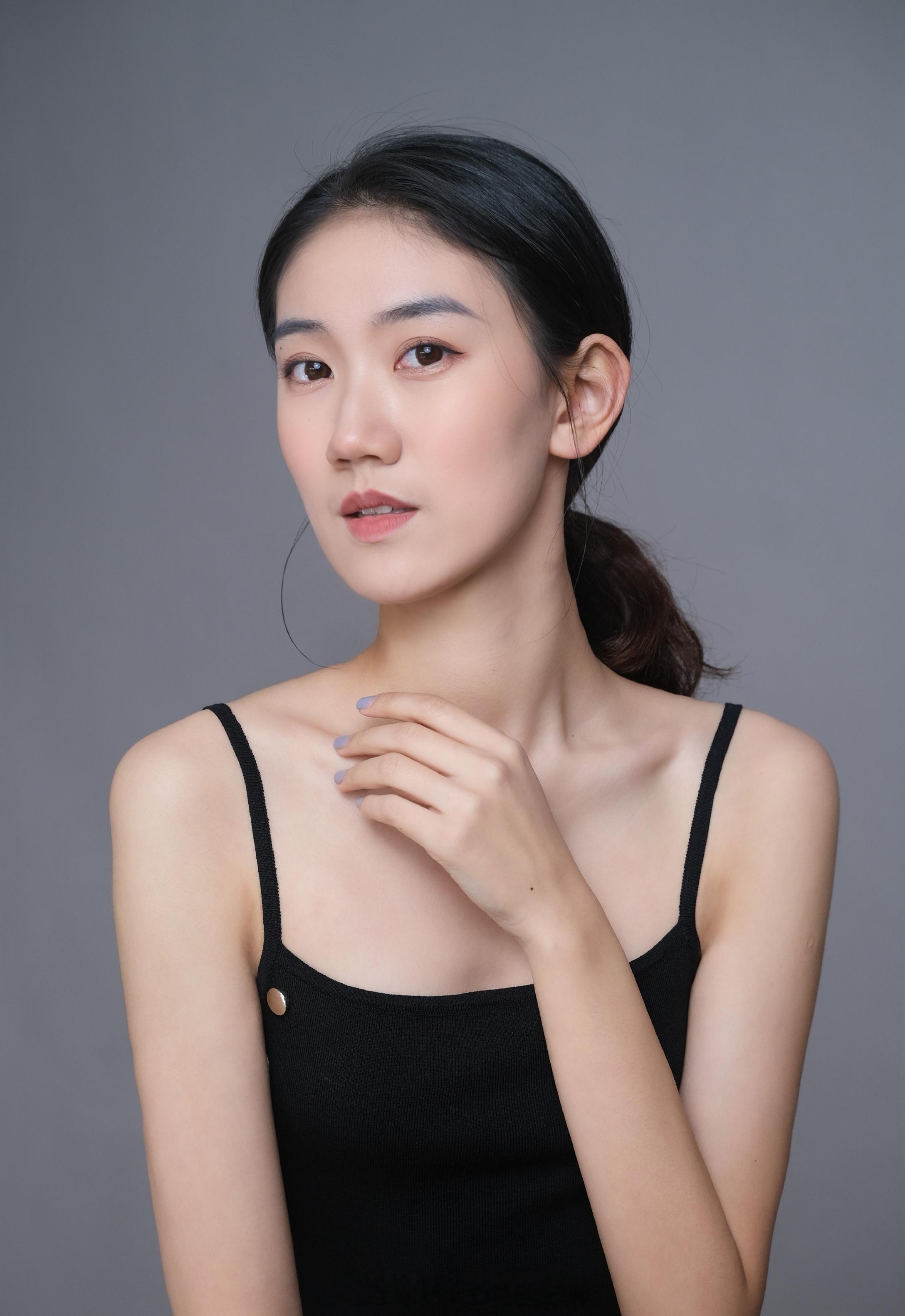 美女戴玟玉，浙江传媒学院，01年，双鱼座，身高172cm，喜欢游泳，来自秦皇岛[