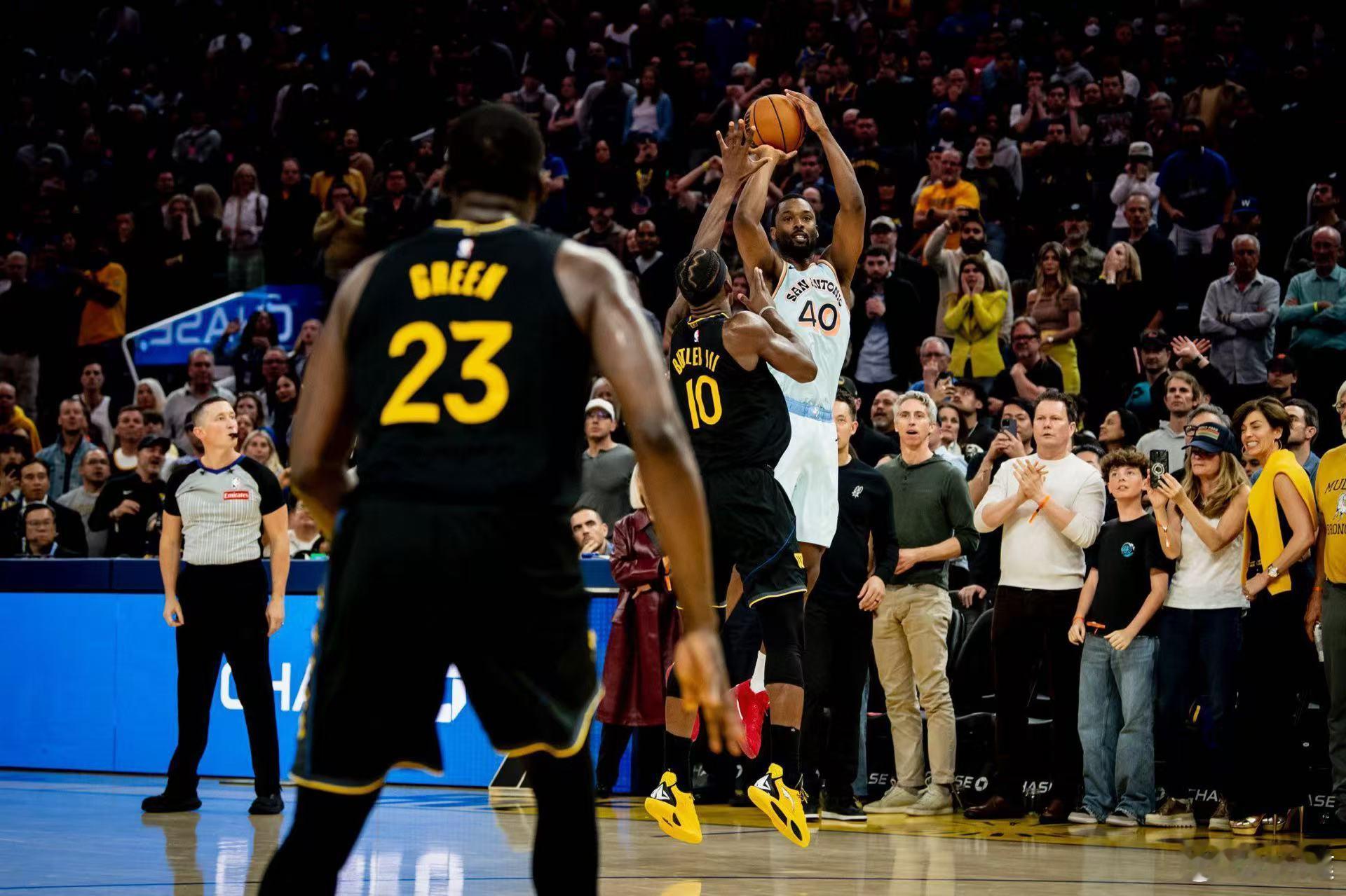 早上，看完湖人，看掘金，再看半场快船，没赶上看这场。[吃惊] ​​​